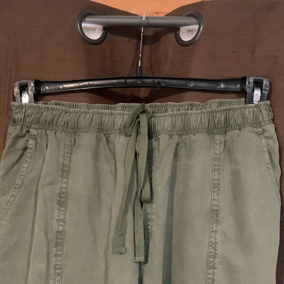 🛑 SOLD 🛑 - Olive Green Jogger Cargo Pants - Picture 5 of 12